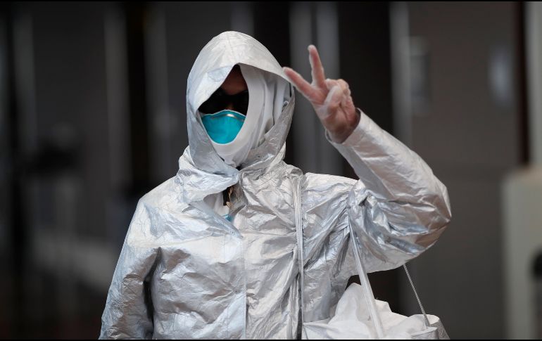 Expertos y científicos de todo el mundo están estudiando a contrarreloj las implicaciones del covid-19. AP/D. Zalubowski