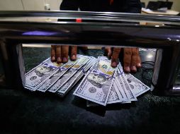 El dólar, afectado por una menor expectativa de crecimiento económico derivado del coronavirus, así como los menores precios del petróleo. EFE / ARCHIVO