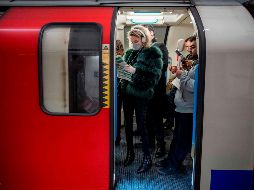 Trata de elegir una ruta directa, donde solo utilice un medio de transporte, dice la investigadora Lara Gosce. AFP