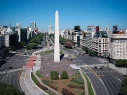 Vista área del sector del Obelisco, prácticamente vacío, durante el primer día de aislamiento en Buenos Aires. EFE/J. Roncoroni