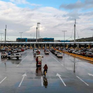 EU restringe cruces no esenciales en frontera con México