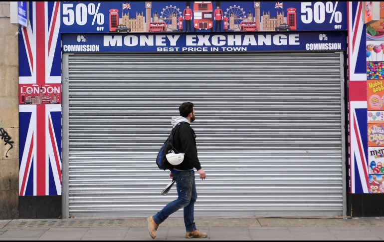 El primer caso de muerte por COVID-19 en Reino Unido se identificó hace quince días y desde entonces el ritmo de muertes es más veloz que en Italia. EFE / A. Rain