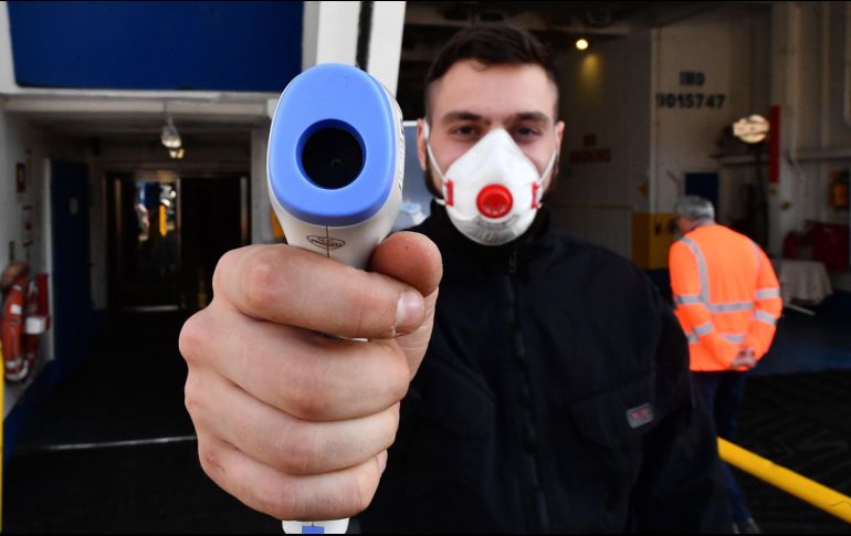 Las personas que tengan fiebre, tos y dificultad para respirar deben buscar atención médica. EFE / ARCHIVO