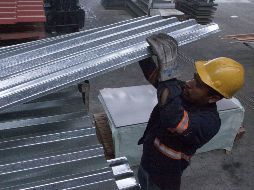 Empresarios piden estímulos fiscales para que el sector privado pueda mantener los empleos formales que pararán actividades. AFP/ARCHIVO