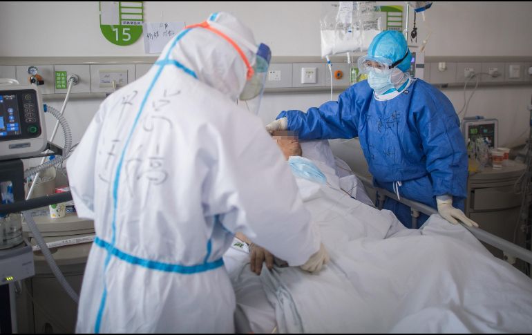 Trabajadores médicos de la provincia de Zhejiang, en el este de China, trabajan en el hospital pulmonar de Wuhan. XINHUA/X. Yijiun