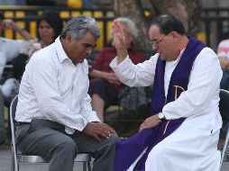 Por prevención, durante la confesion se guardará una distancia de un metro y será en un espacio abierto. EL INFORMADOR / ARCHIVO