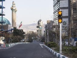Calles de Teherán, la capital iraní, lucen vacías este sábado. XINHUA/A. Halabisaz