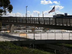 Los cruces fronterizos de Ciudad Juárez y Tijuana lucieron desolados al entrar en vigor la medida. AP/S. Haffey