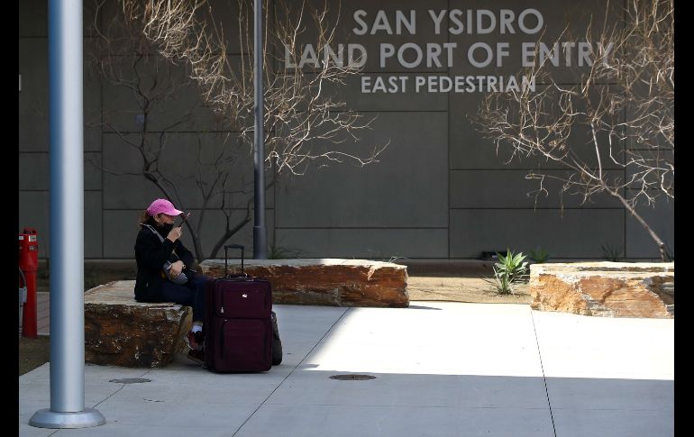 Los cruces fronterizos de Ciudad Juárez y Tijuana lucieron desolados al entrar en vigor la medida. AP/S. Haffey
