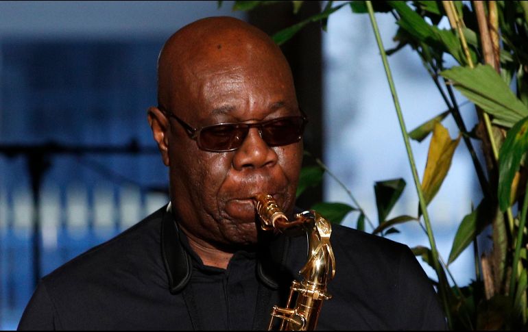 Manu Dibango nació en diciembre de 1933 en la ciudad camerunesa de Douala. AP / ARCHIVO