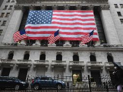 El principal indicador de la bolsa de Nueva York terminó hoy con una baja de 1.84%. AFP/ARCHIVO