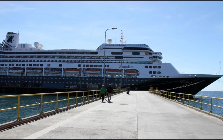 El crucero Zaandam zarpó el 7 de marzo de Buenos Aires hacia San Antonio, en la costa central de Chile, como destino final. AFP/C. Monge