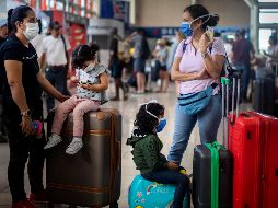 Los turistas varados no pueden salir a las calles ni rentar habitaciones porque ambas opciones fueron restringidas por las autoridades cubanas. AP/R. Espinosa