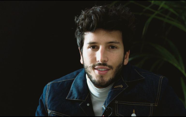 De la música a la literatura, el colombiano Sebastián Yatra, compartirá una lectura de cuentos infantiles en su Instagram. EFE