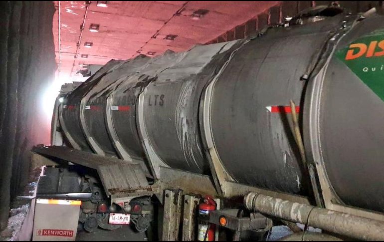 Las autoridades estimaron que las labores de aseo y trasvase se prolongarían unas horas más para la limpieza y descontaminación. ESPECIAL