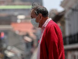 El presidente de Grupo Salinas señala que a partir de hoy, trabajarán desde su casa quienes así lo requieren. EFE / J. Jácome