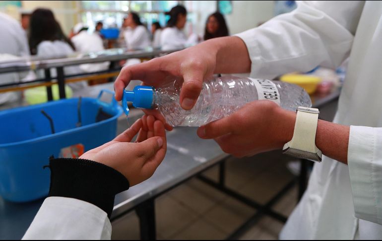 El gobernador pidió atender las medidas implementadas en materia de sana distancia e higiene. NTX/ARCHIVO