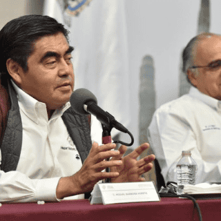 "Los pobres estamos inmunes" al coronavirus, dice Barbosa