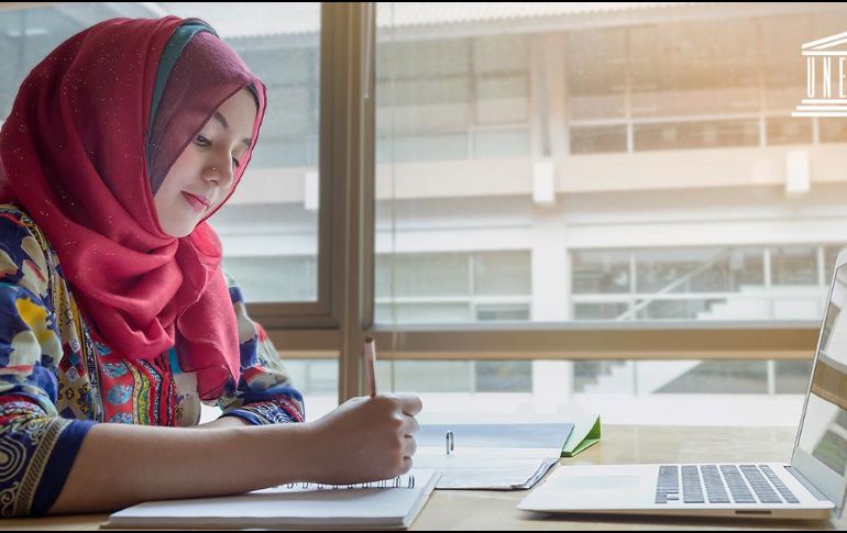 Buscan ayudar a los países a movilizar recursos y aplicar soluciones innovadoras y adaptadas al contexto para impartir educación a distancia, hallar soluciones equitativas y aportar respuestas coordinadas. TWITTER / @UNESCO