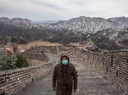 El mandatario enfatiza que el patógeno ha tenido un impacto global en la producción y la demanda global. EFE / EPA / R. Pilipey