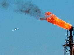 Los contratos de futuros del WTI para entrega en mayo restaron 1.89 dólares respecto a la sesión previa del miércoles. EFE/ARCHIVO