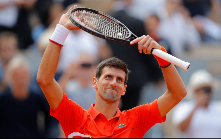 El número uno del tenis mundial, de 32 años, dijo que se esfuerza por mantener el ''ánimo positivo'' ante la pandemia y que estaba disfrutando al menos de compartir más tiempo con su familia. AP / ARCHIVO