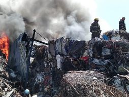 Bomberos de Tonalá llegaron al cruce San Nicolás y Arroyo de Enmedio, en Santa Paula. ESPECIAL