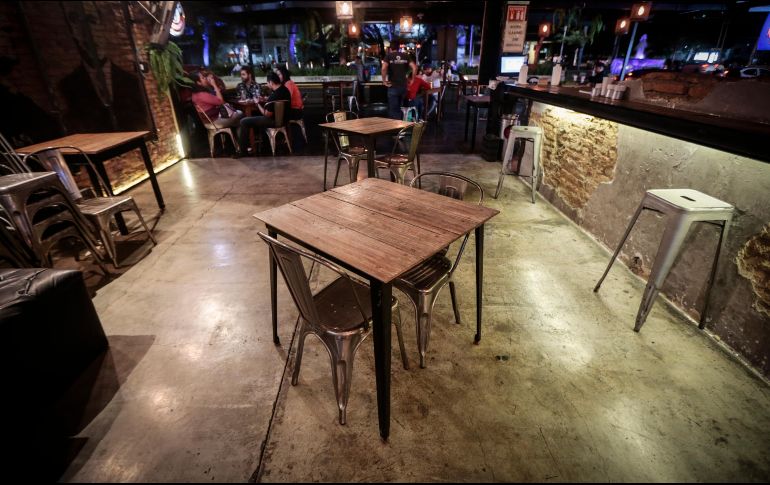 Desde el 20 de marzo, los negocios en Guadalajara operan con medidas preventivas de máxima higiene y distanciamiento para evitar el contagio del COVID-19. EL INFORMADOR / F. Atilano