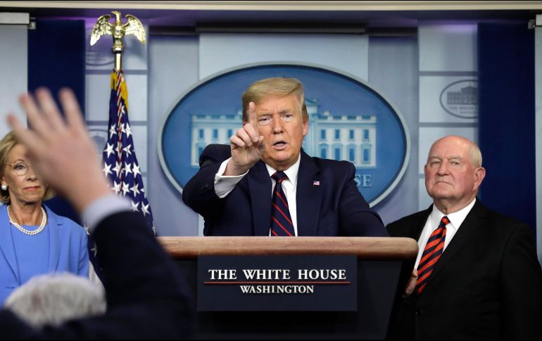 Trump aceptó la emergencia sanitaria en su país. EFE/Y. Gripas