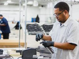 Ford aceleró la producción de respiradores y ventiladores para médicos y pacientes de COVID-19 de la mano de empresas como 3M, GE y el sindicato United Auto Workers (UAW). ESPECIAL