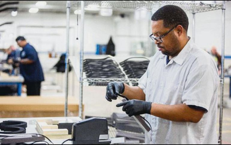 Ford aceleró la producción de respiradores y ventiladores para médicos y pacientes de COVID-19 de la mano de empresas como 3M, GE y el sindicato United Auto Workers (UAW). ESPECIAL