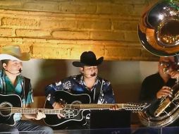 A disfrutar. Cantaron en la transmisión en vivo llamada Juntos por la música. YOUTUBE • jg music