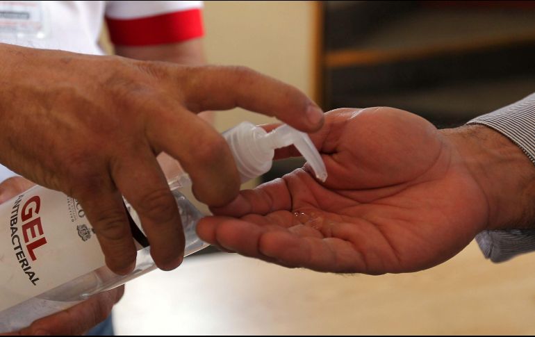 Recomiendan el constante lavado de manos, uso de gel desinfectante y evitar tocarse la cara. EL INFORMADOR / ARCHIVO