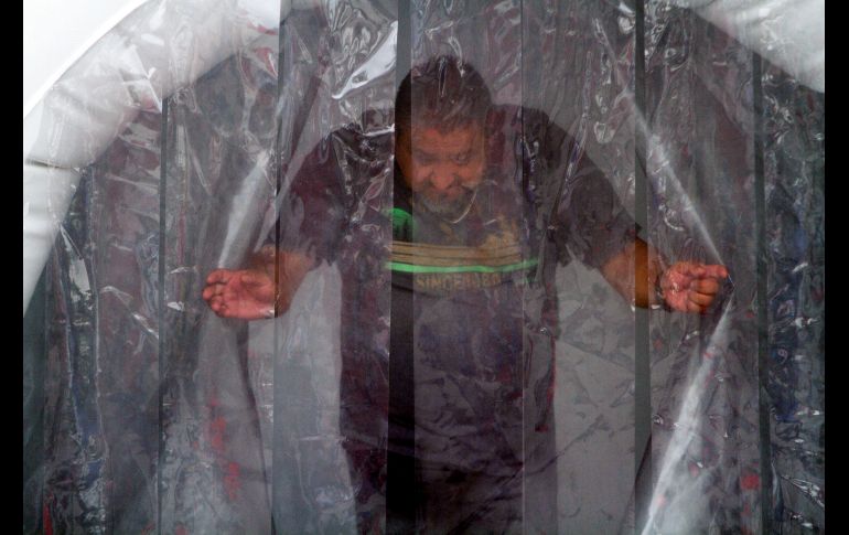 En el municipio de General Escobedo se instaló un túnel afuera de la estación Sendero del Metro. AFP/J. Aguilar