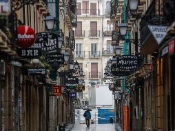 Comercios cerrados en San Sebastián. Italia y España, la tercera y la cuarta economía de la Zona Euro, se encuentran prácticamente paralizadas. EFE/J. Herrero