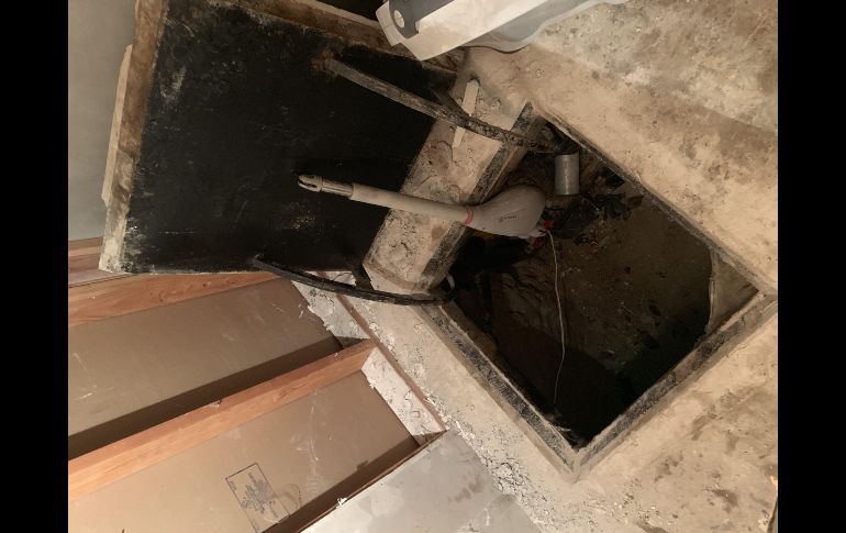 El túnel tiene paredes reforzadas, ventilación, iluminación y un sistema ferroviario subterráneo. ESPECIAL/DEA