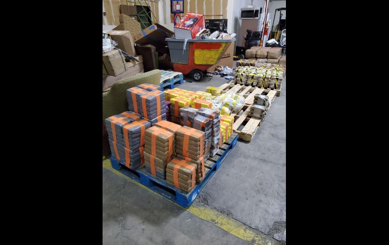 El túnel tiene paredes reforzadas, ventilación, iluminación y un sistema ferroviario subterráneo. ESPECIAL/DEA