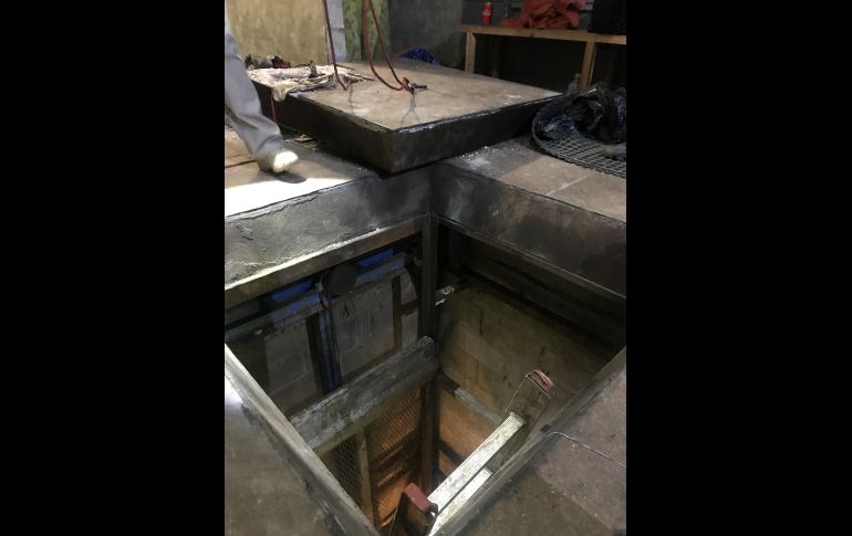 El túnel tiene paredes reforzadas, ventilación, iluminación y un sistema ferroviario subterráneo. ESPECIAL/DEA