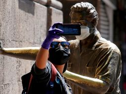 Durante los últimos días, en redes sociales se difunden noticias falsas sobre las acciones del gobierno para atender la crisis de salud por el coronavirus. AFP / U. Ruiz