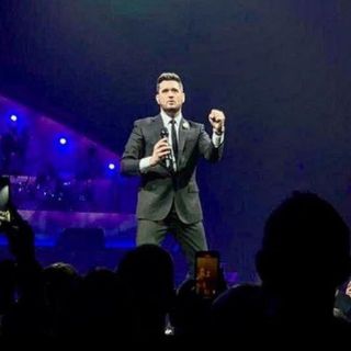 Michael Bublé reprograma conciertos en México por el coronavirus