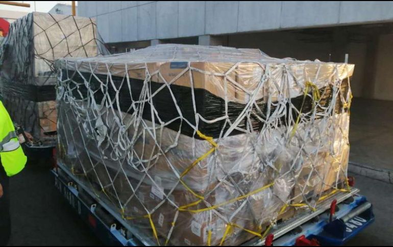 En total se recibieron 100 mil mascarillas, cinco respiradores y 50 mil kits de prueba. ESPECIAL/Centro Cultural de China