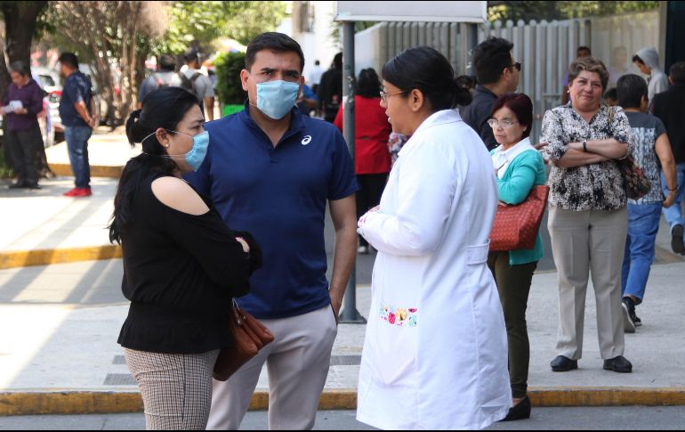 Explican que el hecho de que se presenten casos entre profesionales de la salud que laboran en el IMSS no implica que sean exposiciones ocupacionales. SUN / ARCHIVO