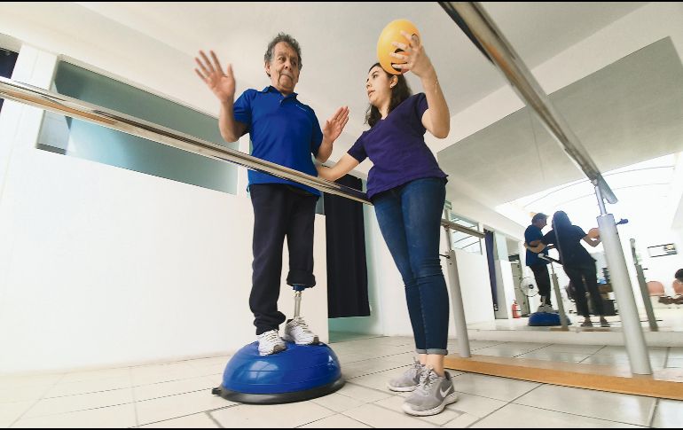 Gabriel es uno de los beneficiados de las prótesis del Laboratorio Proactible. EL INFORMADOR/E. Barrera