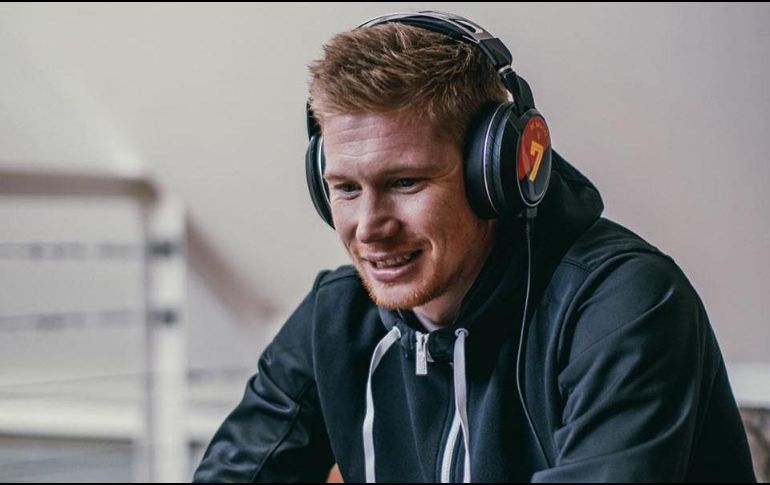 El futbolista belga lleva en casa encerrado dos semanas y uno de sus pasatiempos ha sido compartir sus actividades en redes sociales con sus fans. FACEBOOK/DeBruyneOfficial