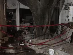 El derrumbe abarca un área aproximada de 10x15 metros, sin embargo, otras dos fincas resultaron con daños estructurales. ESPECIAL / PCyBomberos Tlaquepaque