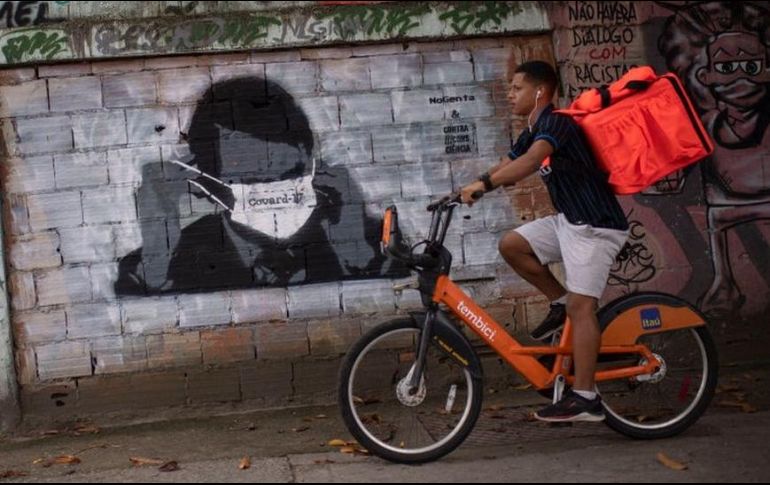 En países como Brasil ha subido la demanda de trabajadores en hospitales, supermercados, farmacias y servicios de reparto. GETTY IMAGES