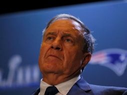 Bill Belichick, entrenador en jefe de Patriotas de Nueva Inglaterra, envió, mediante un video publicado en las redes sociales del equipo, un mensaje de agradecimiento a los médicos que han atendido a los enfermos. AFP / ARCHIVO