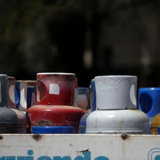 Bajan gasolinas, pero cilindro de gas sube 23 pesos