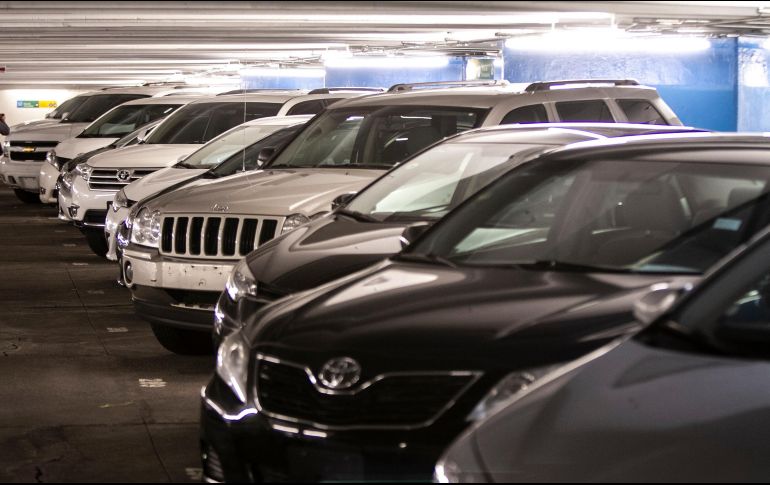 La pandemia del coronavirus ocasionó que se vendieran 29 mil 996 vehículos menos respecto a marzo de 2019, según cifras del Inegi. NTX / ARCHIVO