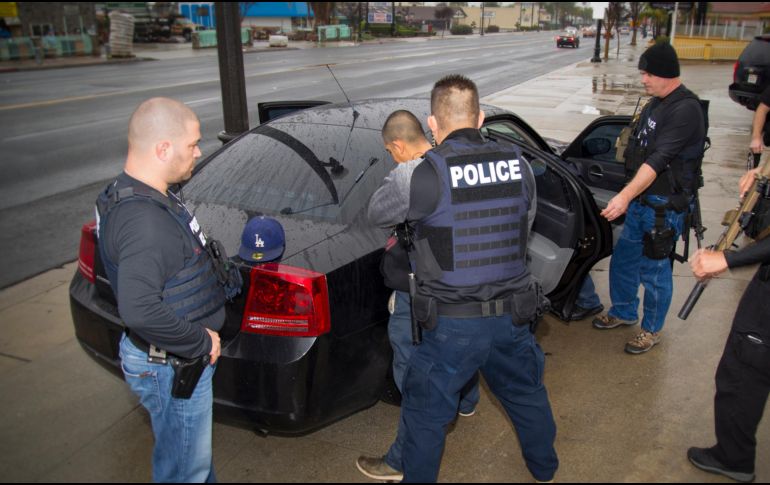 Asociaciones civiles denuncian la violencia y arbitrariedad con la que agentes del ICE realizan su trabajo. AP/ARCHIVO